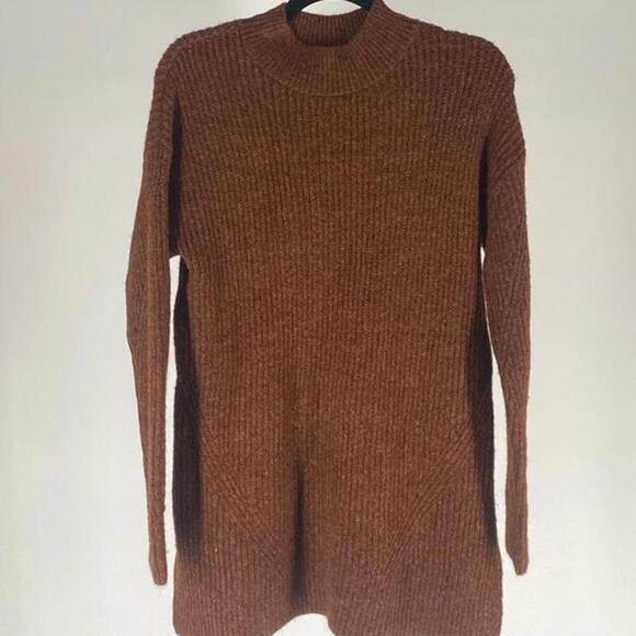 Old Navy Sweaters - Cozy Brown Knit Sweater - Perfect for Fall